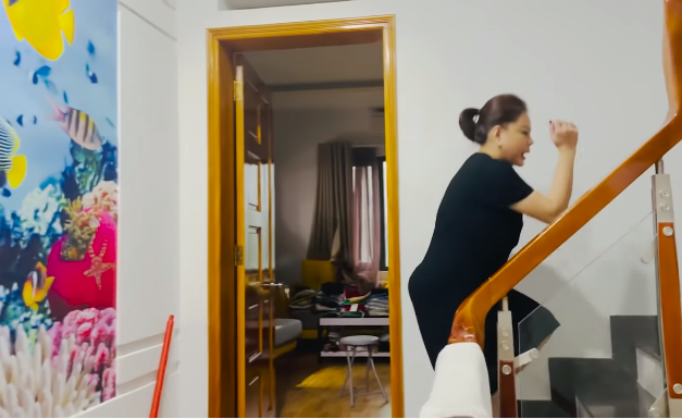 Le Giang khoe biet thu rong co the chay xe dap tap the duc-Hinh-5