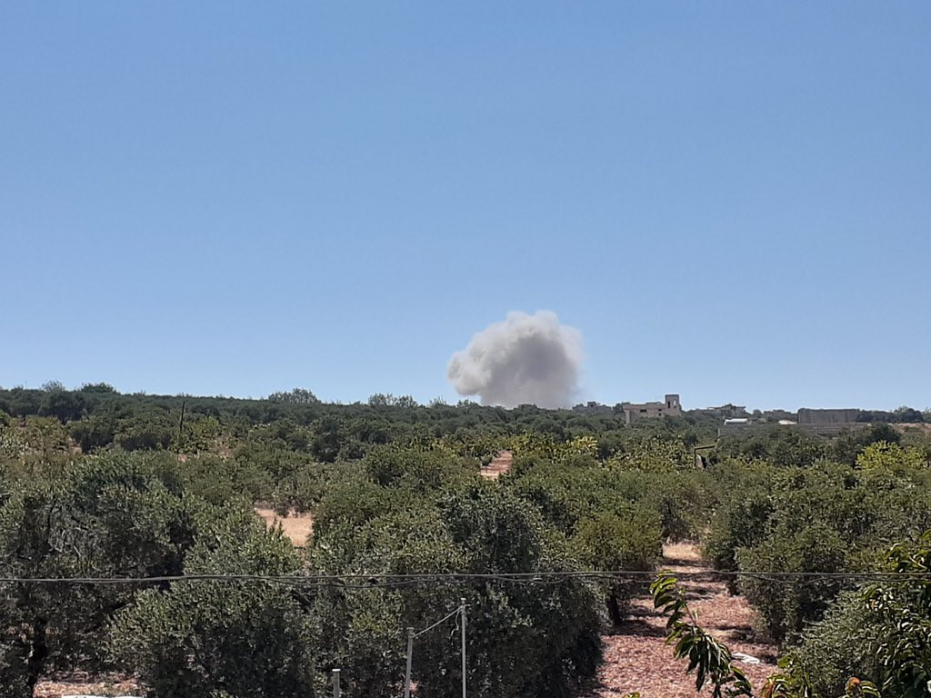 Việc Nga tiến hành đợt không kích được cho là nhằm đáp trả các hành vi vi phạm lệnh ngừng bắn gần đây của phiến quân HTS. Ảnh: Twitter.