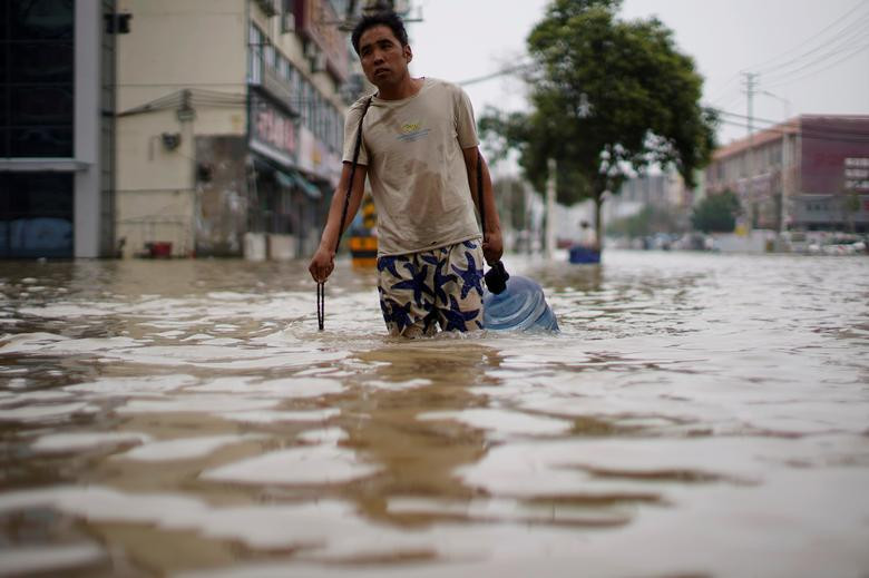 Biển nước mênh mông ở Trịnh Châu, nơi bị ảnh hưởng nặng nề bởi trận mưa lũ tại tỉnh Hà Nam.