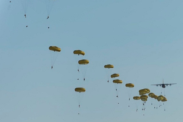 Roi tu do cao 4.500 met van song sot than ky