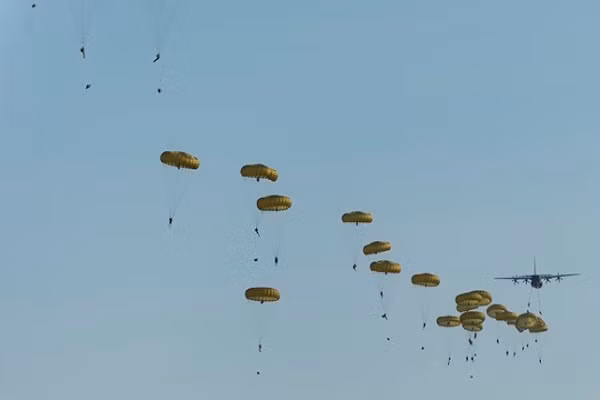 Roi tu do cao 4.500 met van song sot than ky