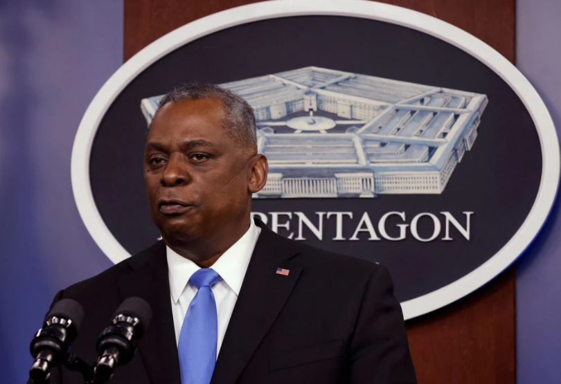 “Chuyến thăm của Bộ trưởng Quốc phòng Mỹ Lloyd Austin tiếp tục góp phần tăng cường mối quan hệ hữu nghị, tin cậy giữa nhân dân và quân đội hai nước; triển khai các thỏa thuận của lãnh đạo cấp cao hai nước và góp phần vào khuôn khổ đối tác toàn diện Việt – Mỹ”, bà Lê Thị Thu Hằng nhấn mạnh. Ảnh: Reuters. 