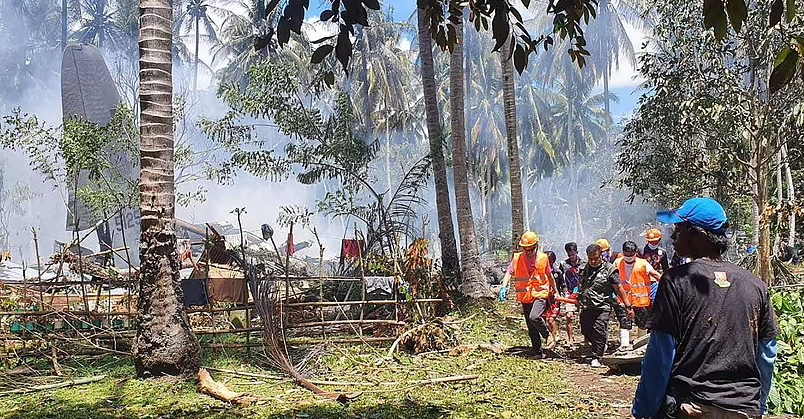 Ngoài ra, 49 binh sĩ và 4 dân thường khác bị thương trong vụ việc.