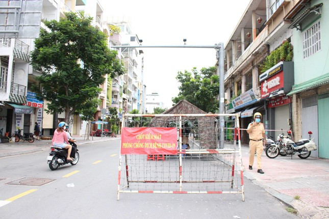 Nhieu cap do chong dich o TPHCM khong hieu qua, chuan bi cho tinh huong xau nhat-Hinh-3