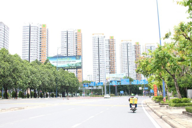 Nhieu cap do chong dich o TPHCM khong hieu qua, chuan bi cho tinh huong xau nhat-Hinh-2