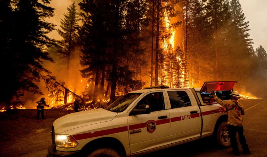 Canh chay rung tham khoc “nuot chung” loat ngoi nha o My-Hinh-7