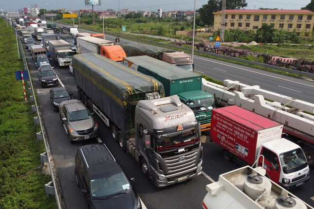 Ha Noi len kich ban dieu tri hang nghin benh nhan COVID-19