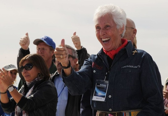 Khi còn là học sinh trung học, Funk muốn tham gia các khóa học như cơ khí ô tô, nhưng vì là nữ nên bà chỉ được phép tham gia các khóa học như nữ công gia chánh. Chán nản, Funk rời trường trung học ở tuổi 16 và vào trường Cao đẳng Stephens ở Columbia, Missouri. Ảnh: Bloomberg. 