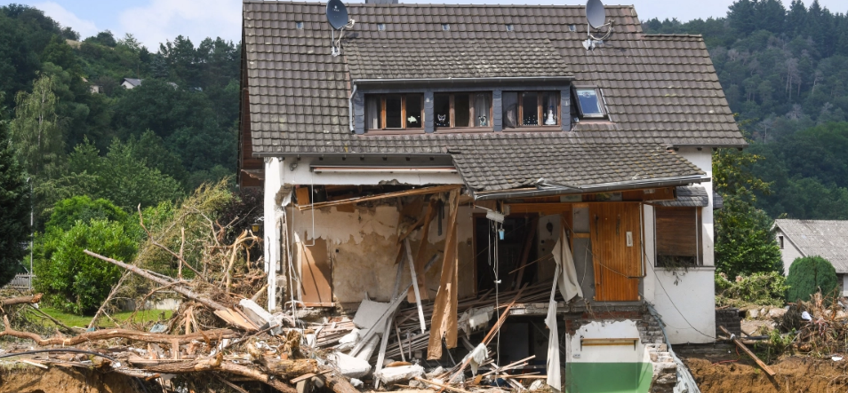 Một ngôi nhà bị hư hại vì mưa lũ ở Insul gần Bad Neuenahr-Ahrweiler.