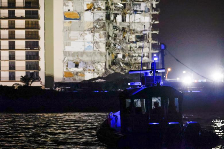 Các nhà chức trách vẫn đang mở cuộc điều tra nguyên nhân vụ sập chung cư Champlain Towers South.