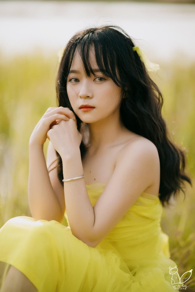 Chia sẻ về kỉ niệm đáng nhớ nhất từ ngày làm mẫu ảnh tự do, cô tâm sự: “Nhớ nhất là lần đầu tiên tôi thử thách bản thân chụp bộ ảnh sexy indoor trong kỉ niệm sinh nhật 18 tuổi. Do chưa có kinh nghiệm nên không biết tạo dáng sao cho phù hợp, lại gặp anh chụp ảnh 'nhây nhây', vui tính. Kết quả là tôi ngại ngùng cười suốt buổi chụp.”