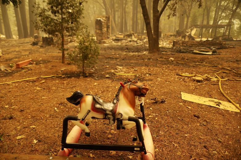 Được biết, đám cháy Dixie đã thiêu rụi hơn 73.200 hecta ở hai quận Plumas và Butte, đồng thời khiến người dân ở khu dân cư lân cận và dọc theo bờ tây hồ Almanor phải sơ tán.