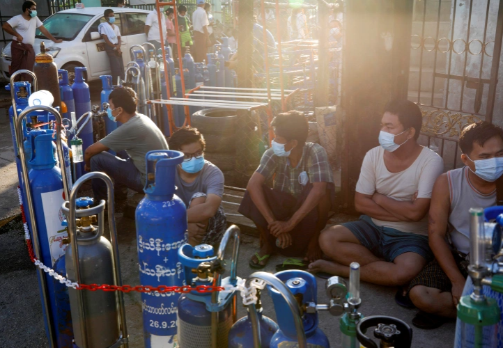 Đại sứ Anh tại Liên Hợp Quốc Barbara Woodward mới đây cảnh báo rằng một nửa dân số Myanmar, tương đương khoảng 27 triệu người, có thể sẽ mắc COVID-19 chỉ trong vòng 2 tuần tới, nếu tình hình không được cải thiện. Ảnh: Reuters.