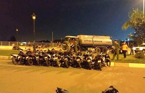 Nhiều phương tiện là những chiếc xe phân khối lớn, được đôn zên, xoáy nồng...của nhóm "quái xế" bị Công an thu giữ.