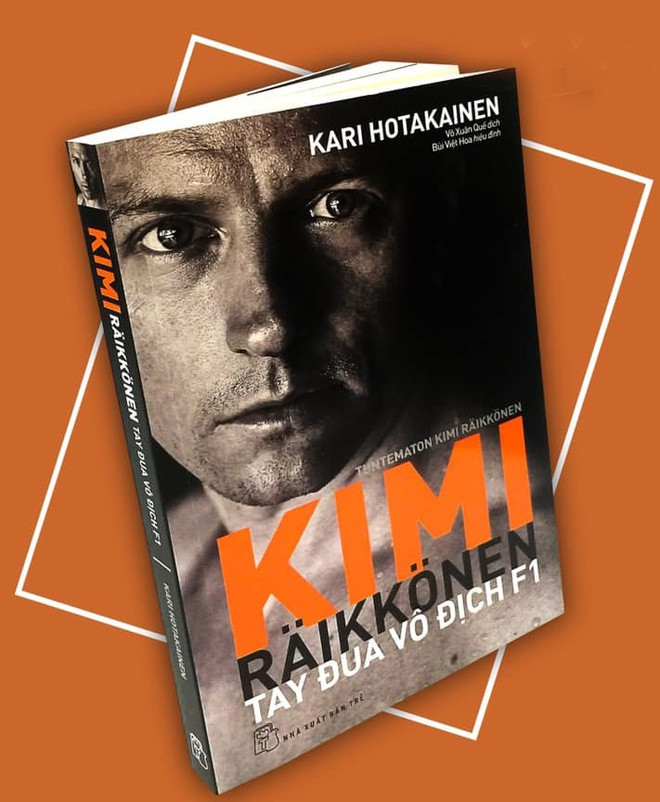Kimi Räikkönen - Tay đua vô địch F1 là câu chuyện của một vận động viên đua xe lẽ ra đã trở thành thợ sửa chữa ôtô. Nhưng nhờ bố, mẹ và chính bản thân mình, anh đã trở thành người nổi tiếng thế giới một cách nhanh chóng và đầy may mắn. Anh chỉ khát khao lái xe càng nhanh càng tốt.
