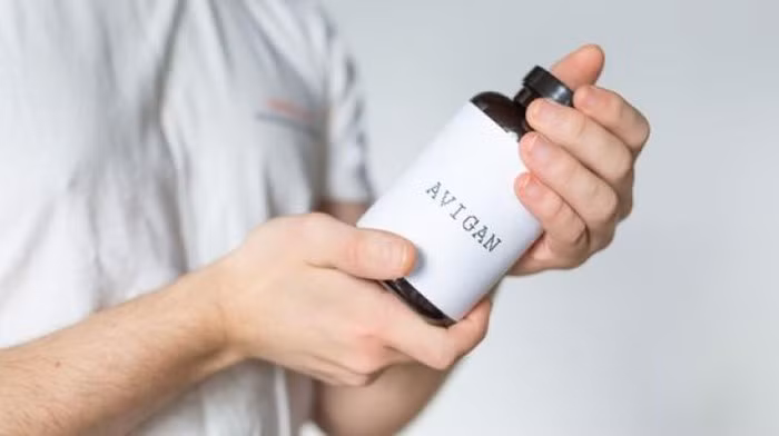 Thuốc Favipiravir, được đăng ký thương mại với tên Avigan, là dược phẩm chống virus được phát triển bởi hãng Toyama Chemical, công ty con của Fujifilm Holdings.