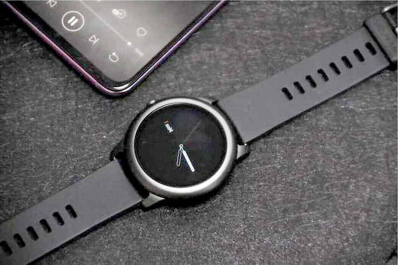 Đồng hồ thông minh Haylou Solar mang thiết kế ngoại hình khá đơn giản với mắt tròn, màn hình kích thước 1.28 inch, độ phân giải 240x240.