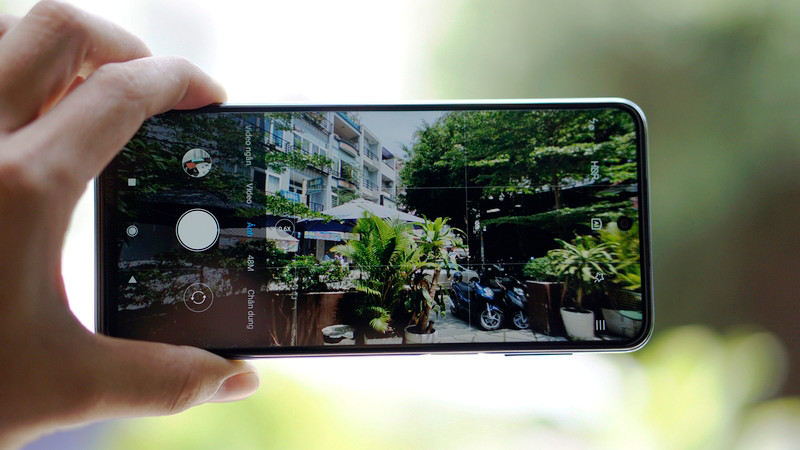 Một điểm ấn tượng khác là Redmi Note 9s có viên pin dung lượng 5.020 mAh, đáp ứng nhu cầu sử dụng cường độ cao của chúng ta một cách thoải mái.