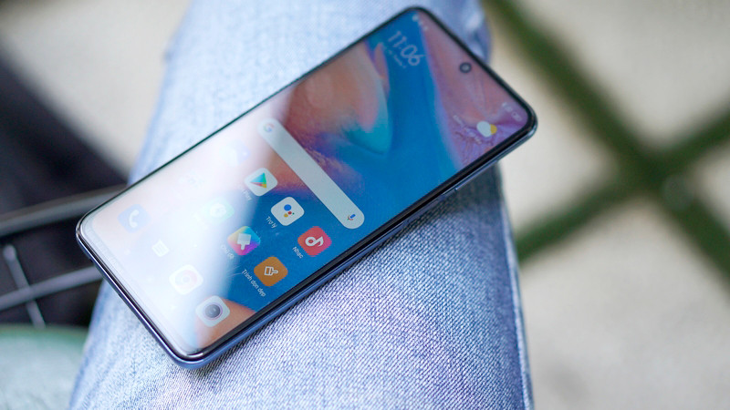 Redmi Note 9S có hiệu năng đáng nể khi được trang bị bộ vi xử lý khá mới là Snapdragon 720G, phiên bản cao cấp nhất kết hợp với 6 GB RAM + 128 GB ROM. Mọi tác vụ sử dụng hàng ngày đều mượt mà, hay các tựa game ở mức thiết lập trung bình đều có thể chơi được ổn định.