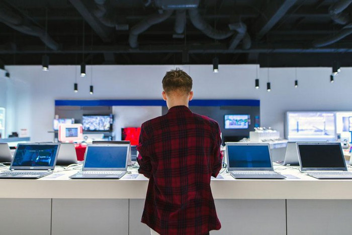 Thi truong laptop toan cau “cham day” vi dich COVID-19