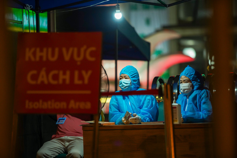 Các nhân viên trực vẫn túc trực tại các vị trí theo phân công và thực hiện suốt 14 ngày qua.