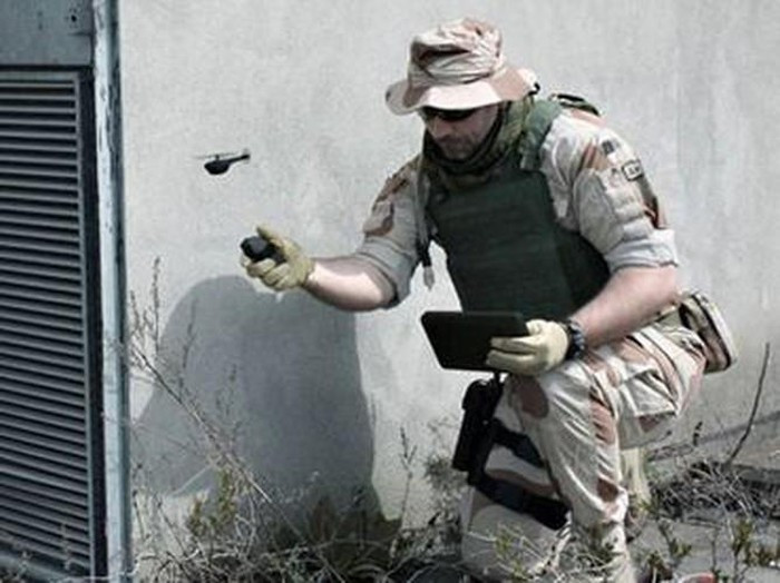 Trên màn hình luôn hiển thị các thông tin thu được một cách sắc nét trong bất kể điều kiện ngày và đêm.