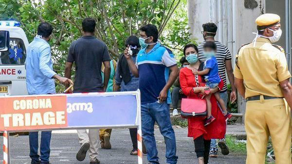 Tuyệt chiêu kiểm tra cách ly COVID-19: Bắt gửi ảnh “tự sướng” mỗi giờ Tuyet chieu kiem tra cach ly COVID-19: Bat gui anh “tu suong” moi gio