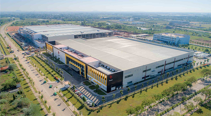 Vingroup san xuat may tho va may do than nhiet chong COVID-19