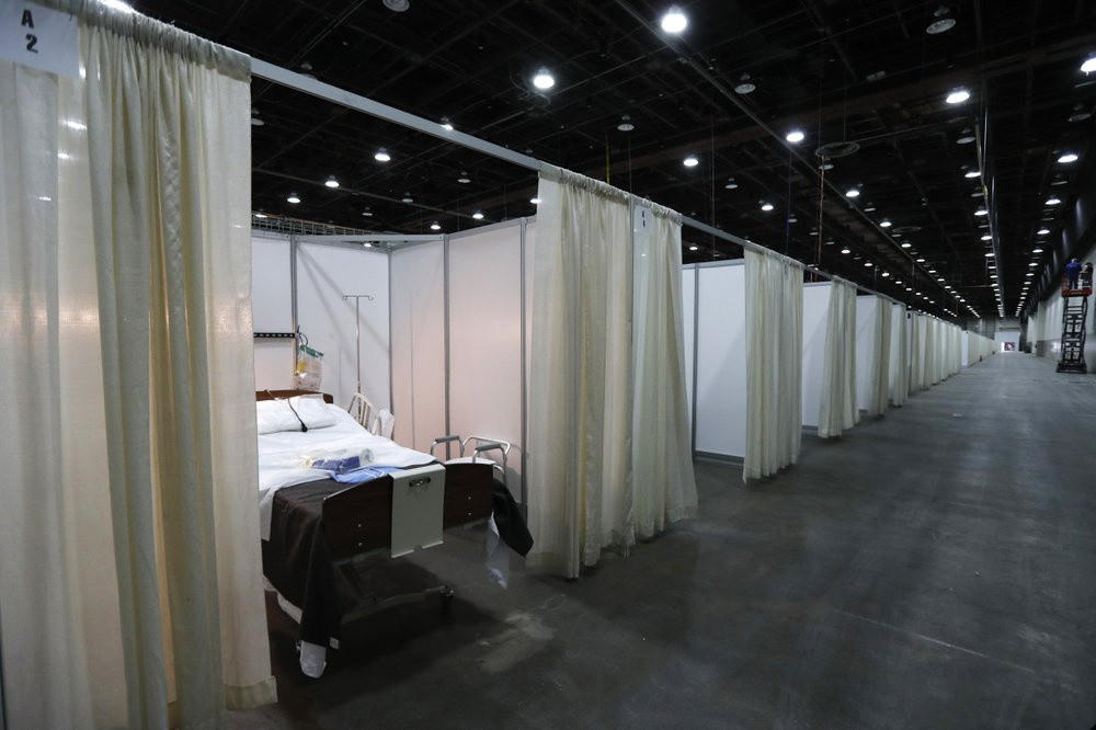 Báo cáo này được đưa ra vài ngày sau khi thiết bị bảo vệ trong kho dự trữ quốc gia của chính phủ được cho biết gần như đã cạn kiệt. Ảnh: AP