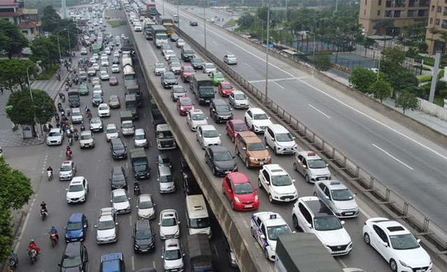 Phan anh giao thong qua duong day nong: Xe khach di long vong