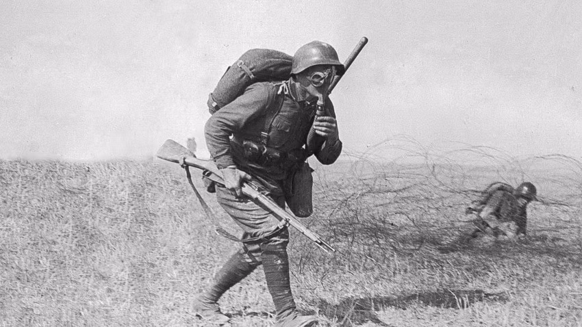 Theo ghi chép, vụ tấn công bằng khí độc đầu tiên xảy ra khi quân đôị Đức sử dụng khí clo tấn công 2 sư đoàn lính Pháp ở Ypres năm 1915.