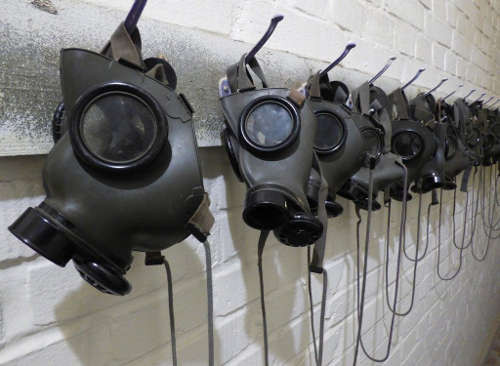 Thay vào đó, khí độc được dùng với mục đích chính là gây thương tích lớn cho đối phương như mù lòa, đau gáy cổ họng, phổi, bỏng da hoặc ô nhiễm chiến trường buộc đối phương phải lùi lại phía sau.