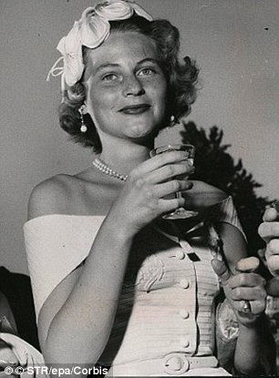 Những bức thư tình trên được ông Kennedy viết từ năm 1955 - 1956. Vào thời điểm đó, ông Kennedy là thượng nghị sĩ.