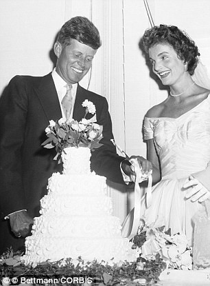 Căn cứ vào 8 trang thư gồm 1 bức thư đầy đủ và 2 phần rời, lấy từ bộ sưu tập cá nhân của bà Gunilla cho thấy Tổng thống Kennedy lừa dối vợ - Jackie Bouvier (trong ảnh) khi đem lòng yêu người phụ nữ khác.