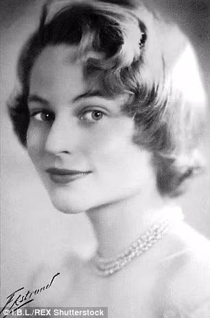 Vì tình yêu với bà Gunilla, ông Kennedy từng tìm cách chấm dứt cuộc hôn nhân với vợ nhằm đưa người tình sang Mỹ sống với nhau. Tuy nhiên, kế hoạch này bị cản trở vì cha của ông Kennedy phản đối vì lo lắng điều này sẽ ảnh hưởng tới sự nghiệp chính trị của hai cha con.