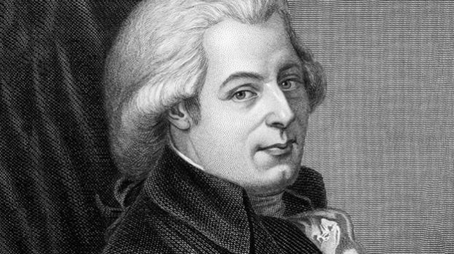 Bà Constanze xuất thân trong một gia đình không giàu có. Chính vì vậy, cha của Mozart không mấy hài lòng về người phụ nữ được con trai chọn làm vợ.
