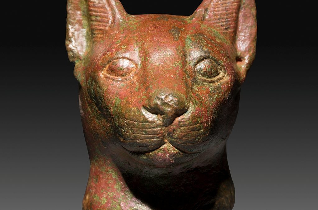 Thần Bastet trong văn hóa Ai Cập cổ đại đại diện cho vẻ đẹp, tình yêu, niềm vui, hạnh phúc và bảo vệ con người. Do đó, vị thần này được hầu hết các gia đình thờ cúng.