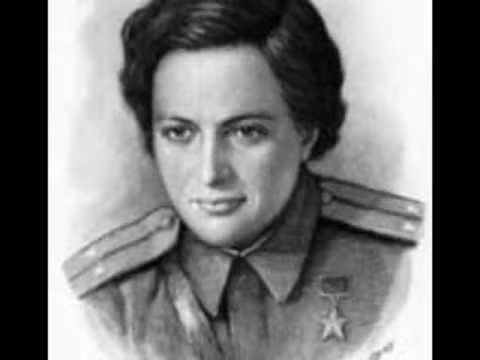 Ban đầu, bà Lyudmila bị từ chối vì là nữ giới. Ngay cả khi bà đưa giấy chứng nhận khả năng bắn súng thì vẫn bị từ chối và khuyên bà nên làm y tá.