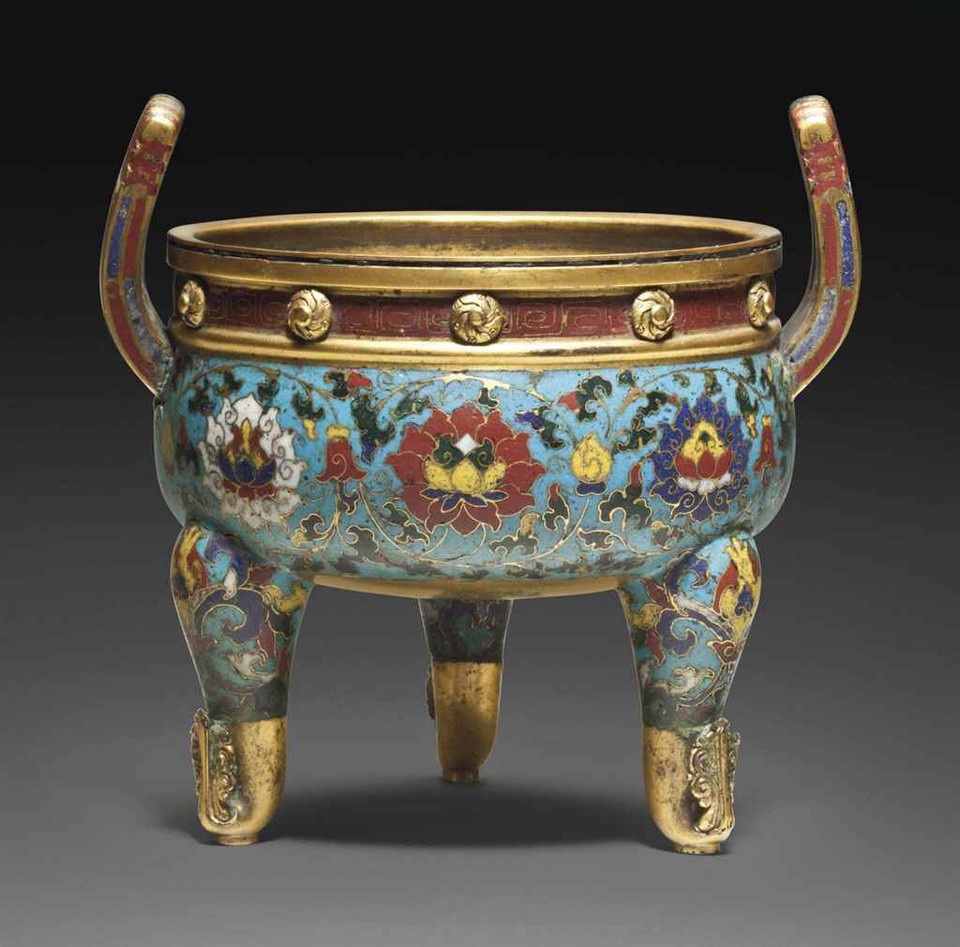 Bảo tàng Cung điện tại Tử Cấm Thành lưu giữ nhiều món đồ gốm Cảnh Đức, đồ tạo tác bằng vàng bạc, đồ mỹ nghệ, cổ vật sơn mài...