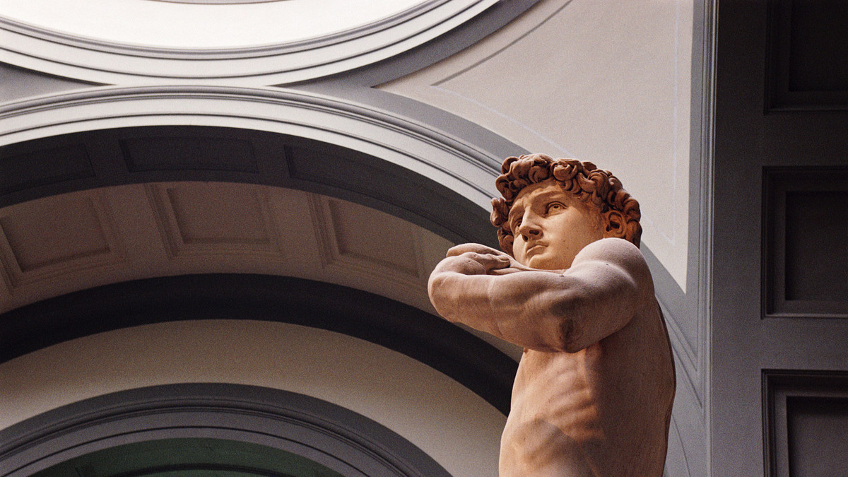 Hàng năm, hơn 8 triệu du khách ghé thăm bảo tàng nghệ thuật Galleria dell'Accademia để chiêm ngưỡng bức tượng David mang vẻ đẹp hoàn mĩ của Michelangelo.