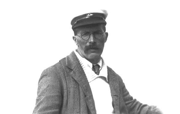 Đằng sau thành công trong lĩnh vực văn học, nhà văn người Anh Arthur Ransome gây chú ý với thân phận điệp viên hai mang.