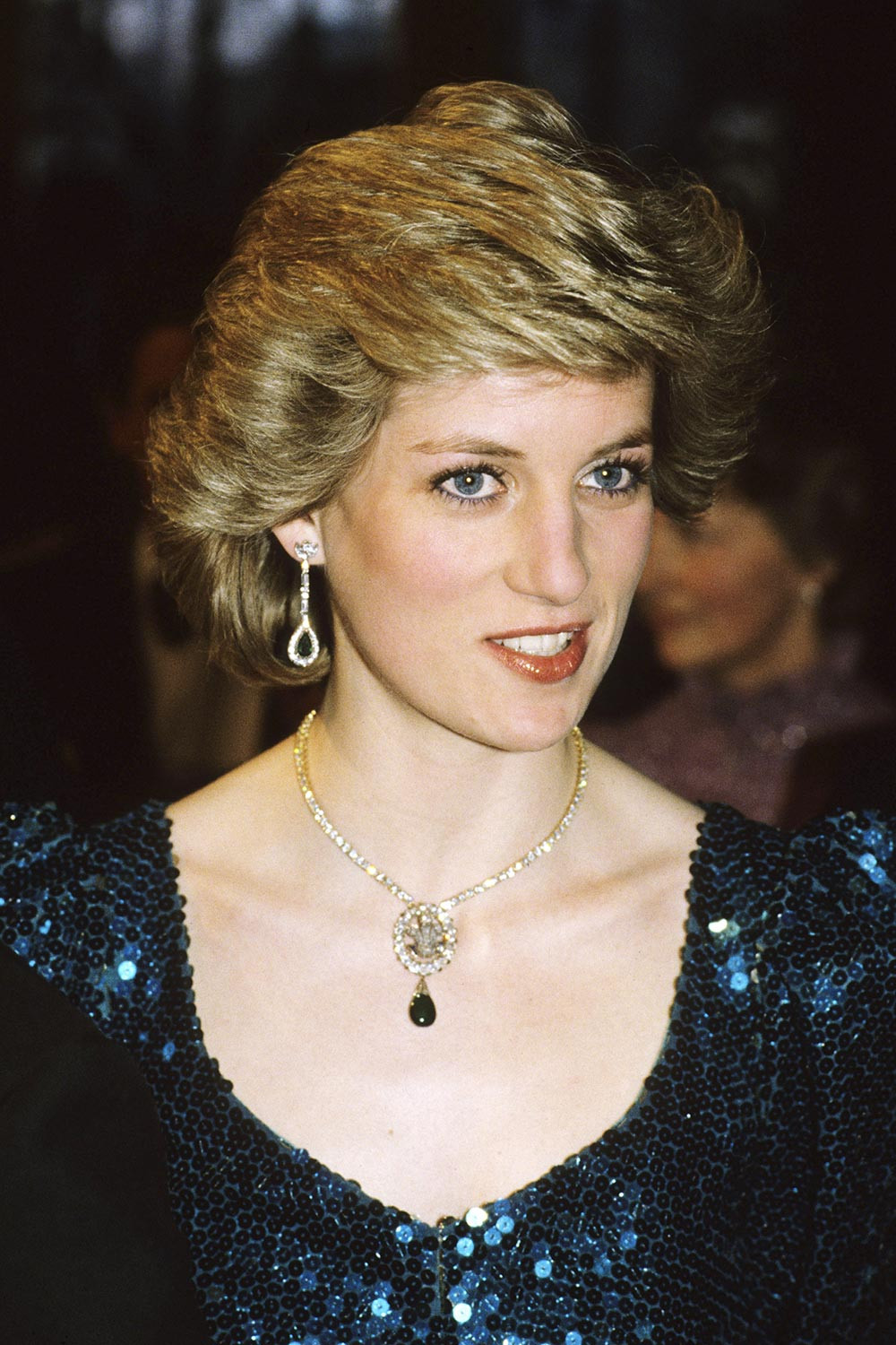 Thi hài Công nương Diana được đặt trong một quan tài bằng đá. Hơn 2 triệu người đứng bên đường phố để tiễn đưa Công nương Diana.