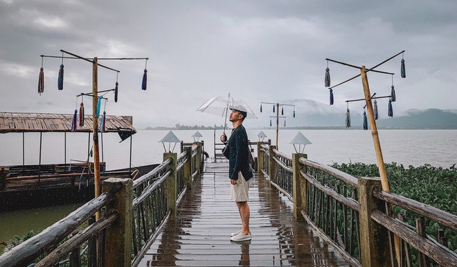 Huyện Lắk thuộc tỉnh Đắk Lắk, nằm về phía đông nam tỉnh này. Tên huyện cũng chính là tên một hồ nước ngọt tự nhiên nổi tiếng ở đây - hồ Lắk, có diện tích hơn 500 ha, theo tư liệu của Bảo tàng Đắk Lắk. Ảnh: Hoàng Tuấn Anh.