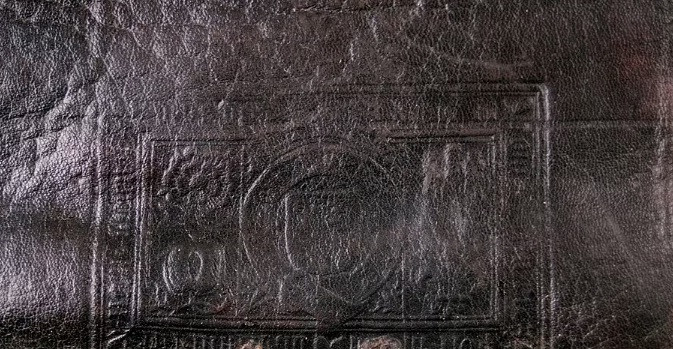 Hiện thi hài 8 thành viên thủy thủ đoàn được trưng bày trong một cuộc triển lãm tại Bảo tàng Mary Rose ở Portsmouth.