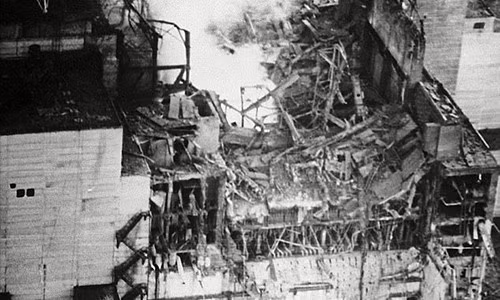 Bên trong căn phòng có chứa hỗn hợp phóng xạ của uranium, zirconium, graphite và cát chảy vào tầng hầm của nhà máy như dung nham trước khi đông cứng lại thành vật liệu chứa nhiên liệu (FCM).