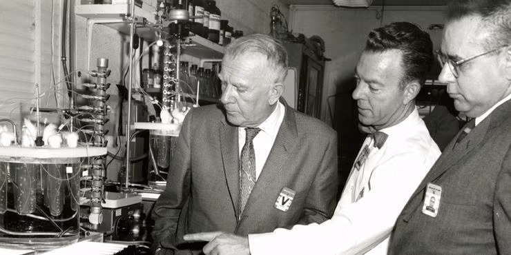 Vì vậy, Mỹ muốn chiêu mộ những nhà khoa học này để tăng thêm lợi thế trong nghiên cứu khoa học, kỹ thuật quân sự cũng như không muốn họ rơi vào tay các nước khác.