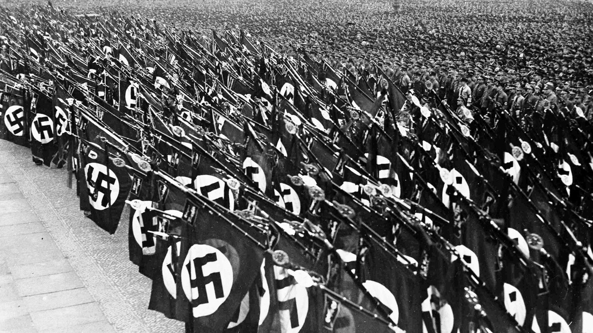 Dự án này được Mỹ triển khai bí mật với tên gọi "Cái kẹp giấy". Theo các nhà nghiên cứu, sở dĩ giới chức Mỹ muốn tuyển các nhà khoa học từng làm việc cho chính quyền Hitler là vì họ là những con người tài năng, đạt được những công lớn trong nghiên cứu kỹ thuật quân sự.