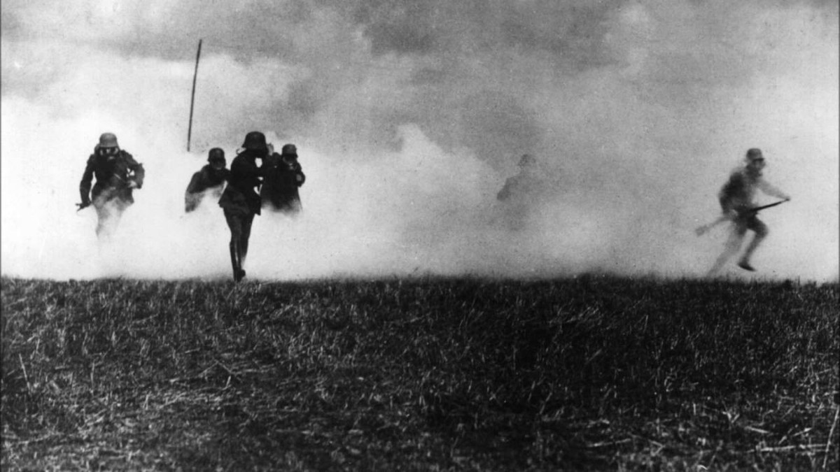 Lịch sử ghi nhận vụ tấn công bằng khí độc đầu xảy ra là khi quân Đức sử dụng khí clo tấn công 2 sư đoàn lính Pháp ở Ypres vào tháng 4/1915.