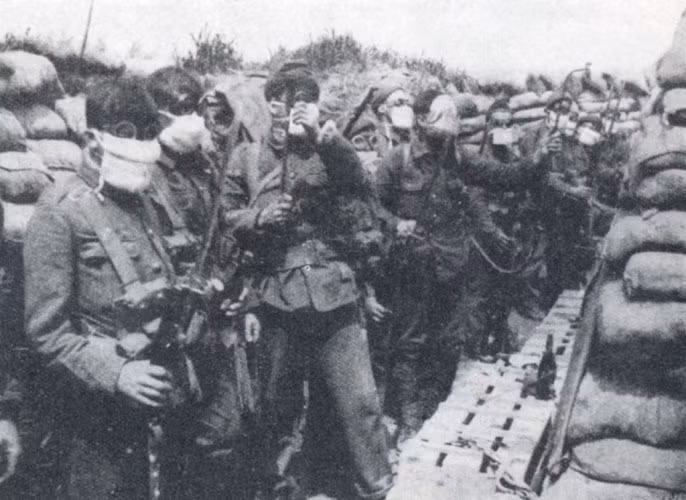 Sau khi Thế chiến 1 kết thúc, nhiều quốc gia trên thế giới nhận thấy vũ khí hóa học gây ra cái chết của nhiều người và hậu quả kéo dài đến nhiều thế hệ sau. Nếu tiếp tục sử dụng càng có nhiều nạn nhân hơn. Điều này thúc đẩy các nước tham gia hiệp ước kiểm soát vũ khí.