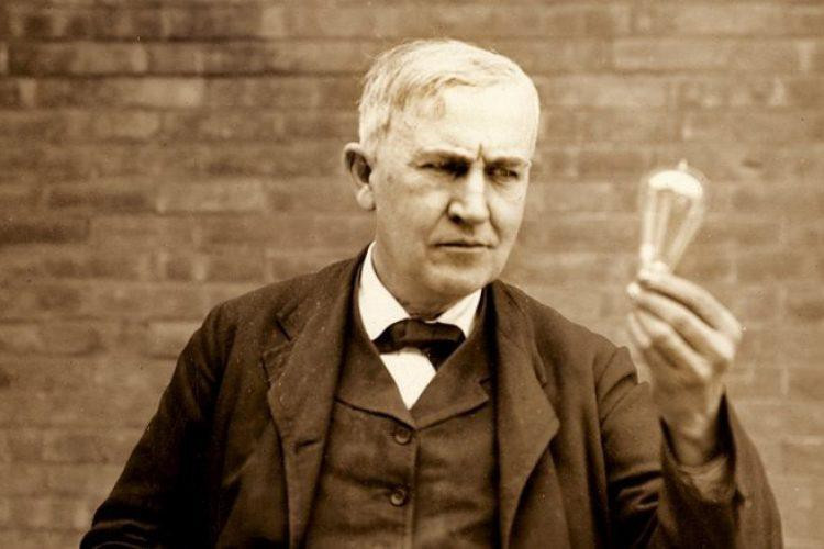 Trong số này có nhà khoa học Thomas Edison. Ông kế thừa và phát triển những ý tưởng của các nhà khoa học đi trước để tạo ra sáng chế mang dấu ấn của riêng mình.